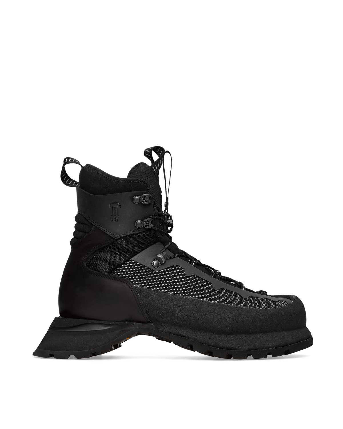 카보나즈 블랙 푸텍